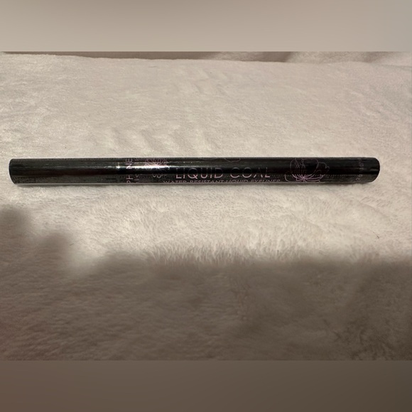 Seraphine Botanicals Liquid Coal Water Resistant Liquid Eyeliner Black‎ - Picture 2 of 6